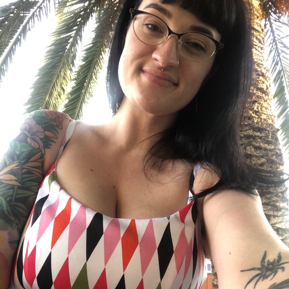 Meet your Posher, Heather - Picture 4 of 5